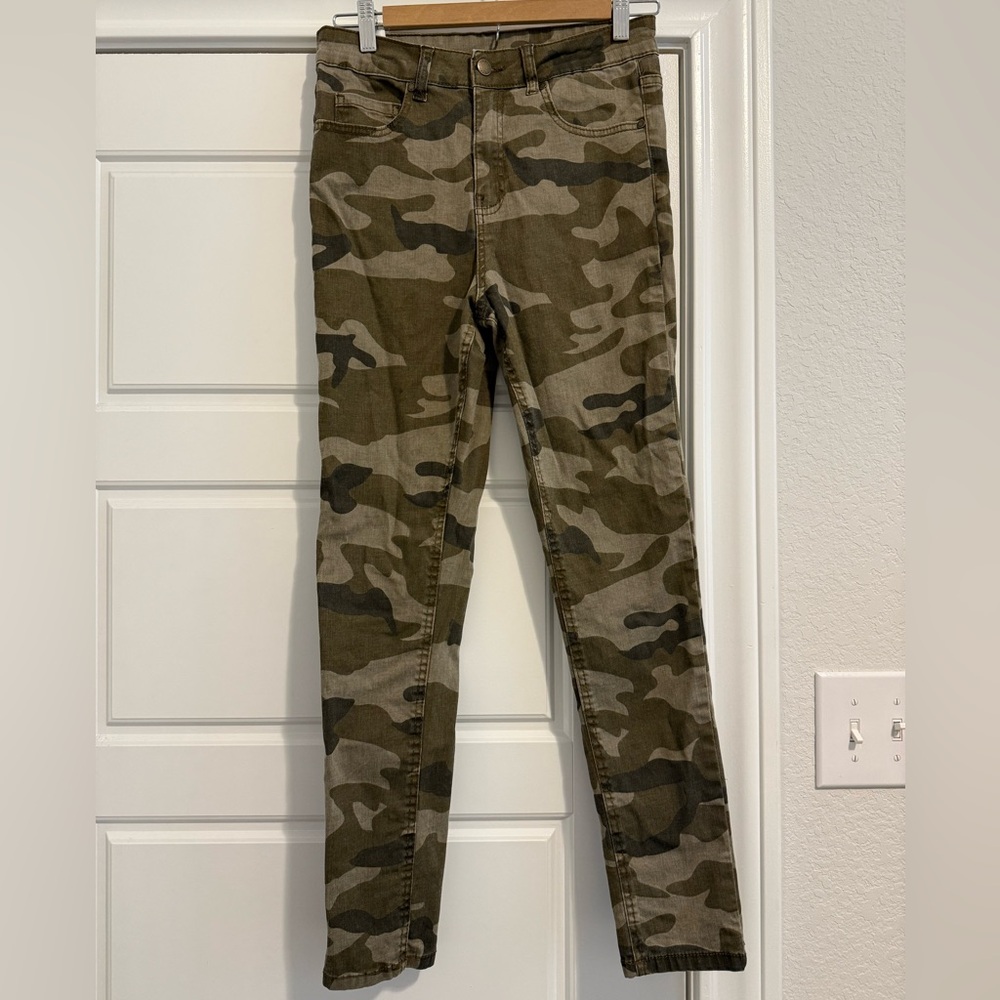 NWT DIP Basics Juniors Skinny Jeans Camo Size 9